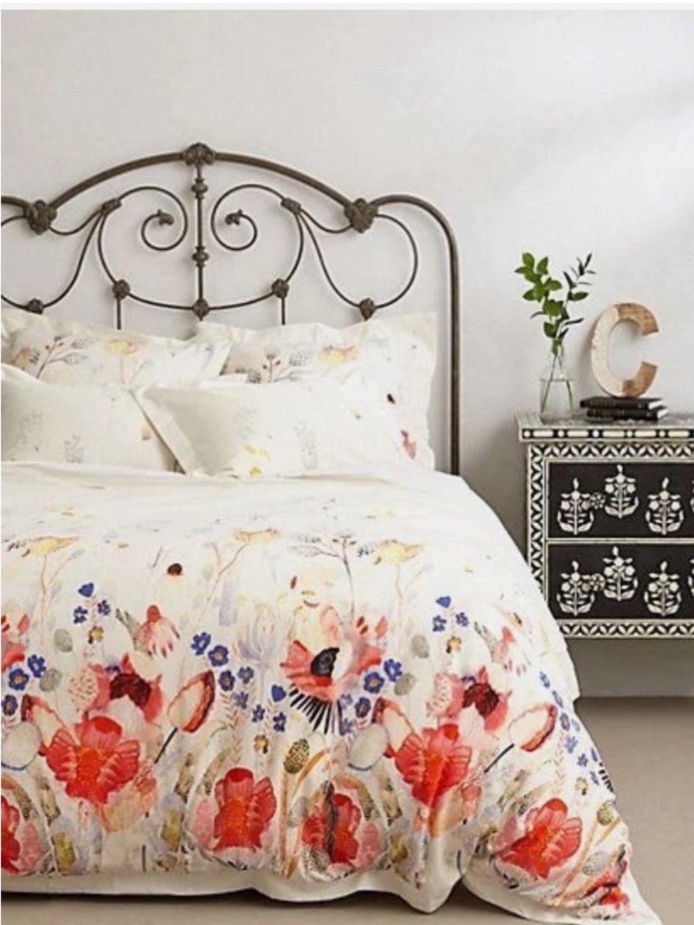 Anthropologie queen Garden Buzz duvet w/ 2 standard shams. Linen cotton blend.
